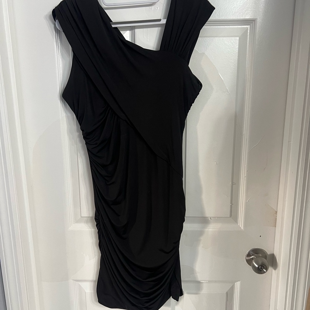 Soprano Elegant Black Asymmetrical Dress